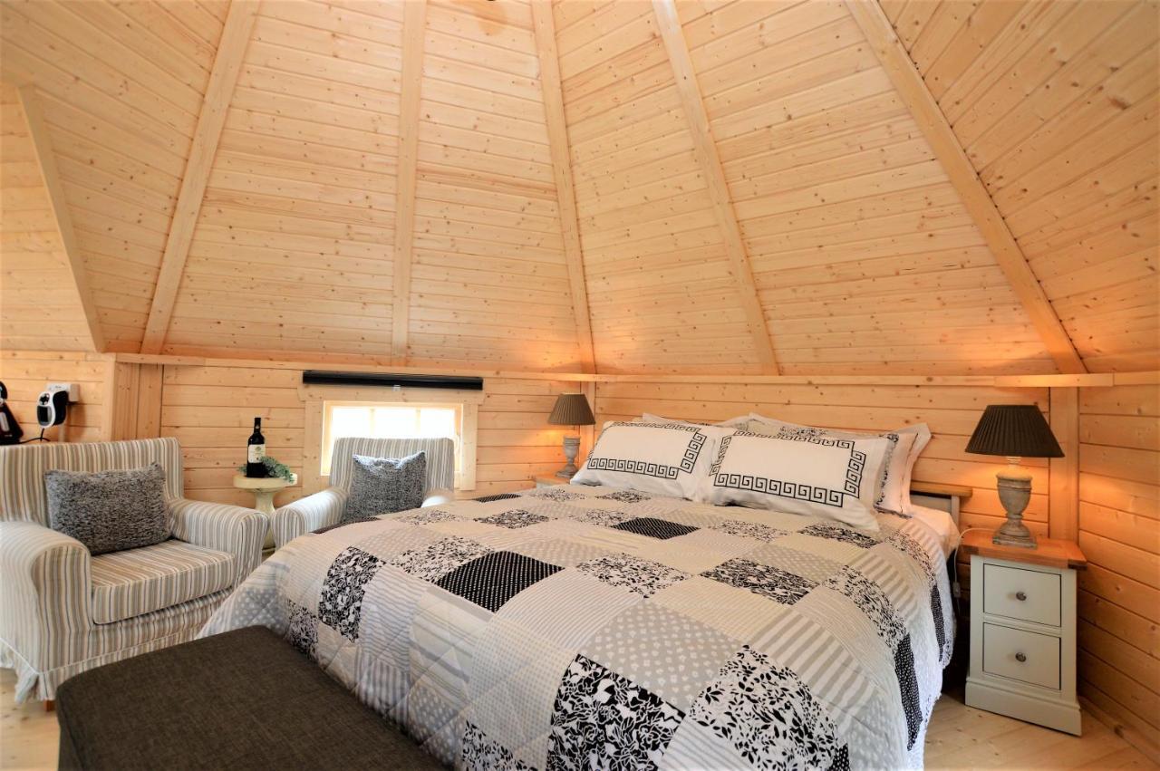 Seal Point Cabin - Luxury Glamping Cairndow Eksteriør billede